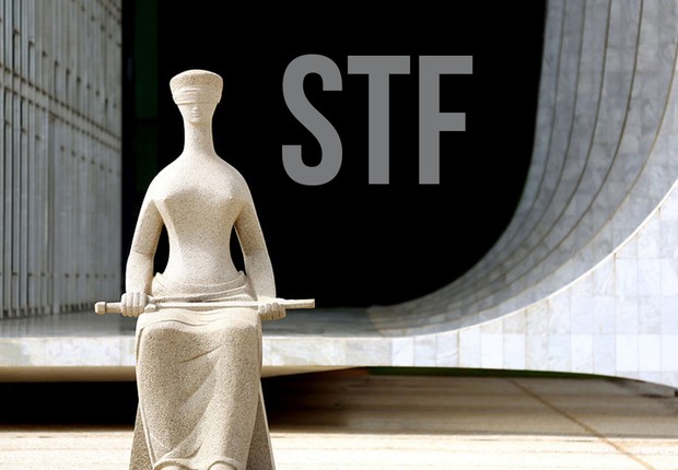 Foto Escultura em frente ao Superior Tribunal Federal