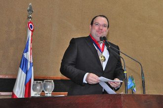 Desembargador Maurício Kertzman Szporer recebe Comenda 2 de Julho  