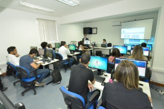 Equipe da Central de Custas Judiciais do TJBA recebe capacitação prática na Unicorp  