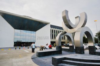 TJBA PRESTA HOMENAGEM A MÁRIO CRAVO JÚNIOR  