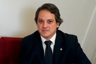 Jequié: em sentença na primeira pessoa, juiz determina emancipação de jovem impedida de receber benefício social  