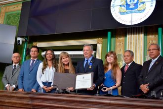 1º Vice-presidente participa de entrega da Medalha Thomé de Souza ao Advogado Sérgio Nogueira Reis  