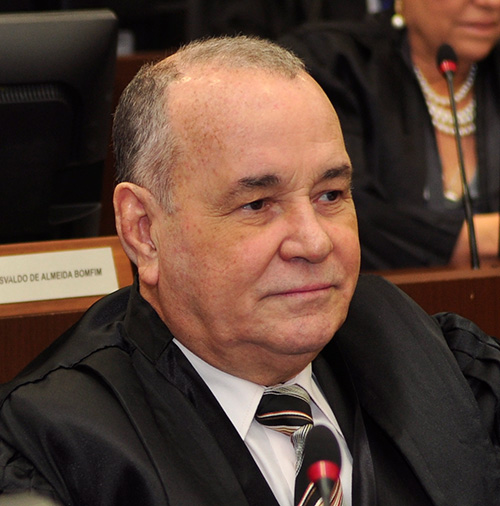 Presidente do TJBA presta homenagem ao TRT5  
