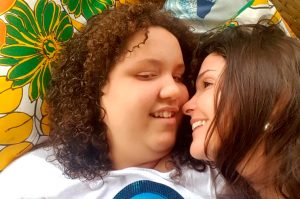 Dia da Conscientização do Autismo: Presidente da Amab, mãe de uma jovem autista, relata sua experiência  