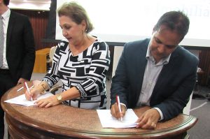 Assinatura de termo para promoção da regularização fundiária urbana marca segundo dia da III Jornada de Direito Registral e Imobiliário  