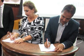 Assinatura de termo para promoção da regularização fundiária urbana marca segundo dia da III Jornada de Direito Registral e Imobiliário  