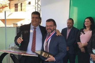 Juiz Danilo Augusto e Araújo Franca recebe Título de Cidadão Lapoense  