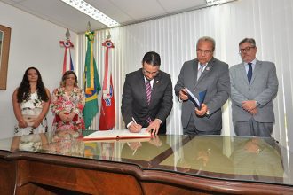 TJBA empossa o Advogado José Soares Ferreira Aras Neto como Desembargador  