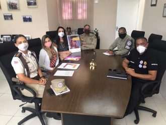 COORDENADORIA DA MULHER DO PJBA REÚNE-SE COM RONDA MARIA DA PENHA E POLÍCIA MILITAR PARA TRATAR DA CAMPANHA SINAL VERMELHO  