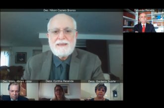 Live debate competência em ações de saúde relativas a crianças e adolescentes  