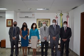 COMITIVA DA PROCURADORIA GERAL DO ESTADO REALIZA VISITA INSTITUCIONAL AO PRESIDENTE DO PJBA, DESEMBARGADOR NILSON SOARES CASTELO BRANCO  