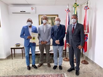 PRESIDENTE DO PJBA RECEBE VISITA DE AUTORIDADES DA COMARCA DE CRUZ DAS ALMAS  