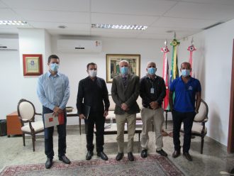 INTEGRANTES DO SINTAJ E SINPOJUD VISITAM PRESIDÊNCIA DO PJBA  