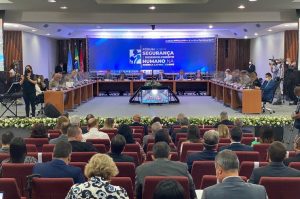 Autoridades presentes do Fórum Sobre Segurança e Desenvolvimento Humano na América Latina e Caribe destacam pontos debatidos no evento  