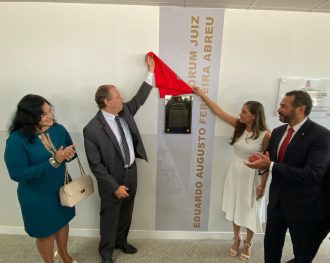 Fórum de Itaparica passa a se chamar Juiz Eduardo Augusto Ferreira Abreu, em homenagem ao magistrado que atuou 24 anos na Comarca  