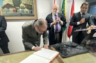 JUIZ EDSON BAHIENSE É EMPOSSADO DESEMBARGADOR DO PJBA  