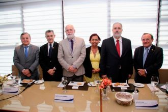 PRESIDENTE NILSON SOARES CASTELO BRANCO PRESTIGIA A HOMENAGEM DA FECOMÉRCIO-BA AO PROCURADOR DA REPÚBLICA AUGUSTO ARAS  