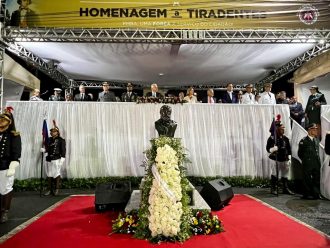 Membros do PJBA são condecorados na solenidade da Polícia Militar da Bahia em Homenagem ao Patrono Tiradentes  