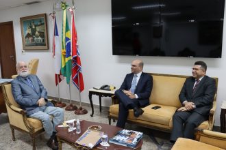 DIRETORES DA RECORD BAHIA VISITAM O PRESIDENTE DO PJBA, DESEMBARGADOR NILSON SOARES CASTELO BRANCO, E DESTACAM A IMPORTÂNCIA DO JUDICIÁRIO PARA O JORNALISMO BAIANO  