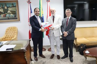 DESEMBARGADOR NILSON SOARES CASTELO BRANCO RECEBE VISITA NA PRESIDÊNCIA E PODE TRAZER O CATEDRÁTICO PROFESSOR MANGABEIRA UNGER DE HARVARD, PARA FAZER UMA PALESTRA NA UNICORP  