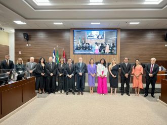 Presidente do PJBA empossa quatro juízas e um juiz substitutos aprovados em concurso público  
