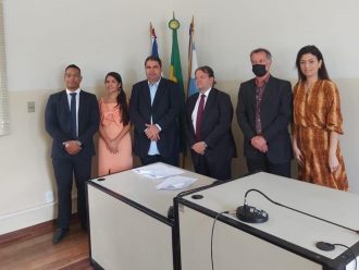 Regularização fundiária promovida pela Corregedoria das Comarcas do Interior ganha adesão de Governador Mangabeira  