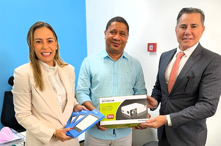 Corregedoria Geral da Justiça do PJBA realiza correição ordinária no Conjunto Penal de Eunápolis; Corregedor entrega tablets e um retroprojetor para apenados