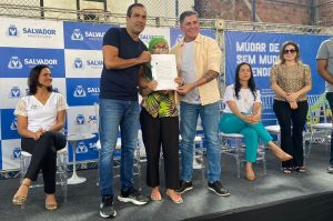 CGJ inicia entrega de títulos de Regularização Fundiária em Salvador; mais de 600 documentos foram concedidos aos moradores do Calabar e do Alto das Pombas    