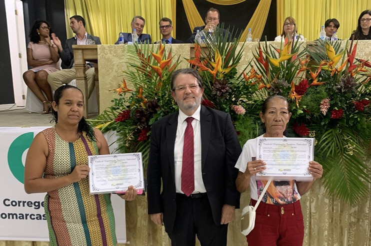 Uruçuca entrega mais de 300 títulos de propriedade em cerimônia pública promovida pela Corregedoria das Comarcas do Interior  