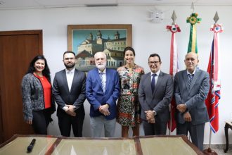 DESEMBARGADOR PRESIDENTE EMPOSSA MAIS UMA JUÍZA E UM JUIZ SUBSTITUTOS EM CERIMÔNIA NESTA TERÇA-FEIRA (6)  