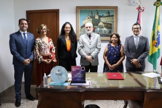 PRESIDENTE DO PJBA EMPOSSA NOVA JUÍZA SUBSTITUTA APROVADA EM CONCURSO PÚBLICO  