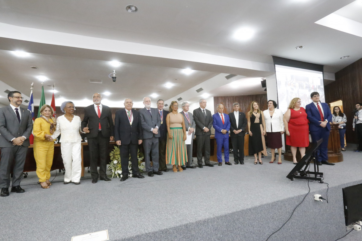 PJBA promove cerimônia de admissão de novos membros do IAB-BA e de outorga da medalha Desembargador Mário Augusto Albiani Alves  