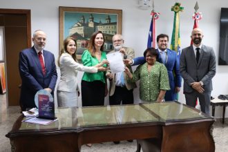PRESIDENTE DO PJBA E REPRESENTANTES DA OAB-BA REÚNEM-SE PARA ENTREGA DE LISTA SÊXTUPLA E TRATATIVAS INSTITUCIONAIS  