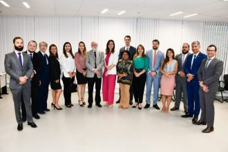 PRESIDENTE DO PJBA E REPRESENTANTES DA OAB-BA DO INTERIOR E DA REGIÃO METROPOLITANA REÚNEM-SE PARA TRATAR DEMANDAS DAS COMARCAS  