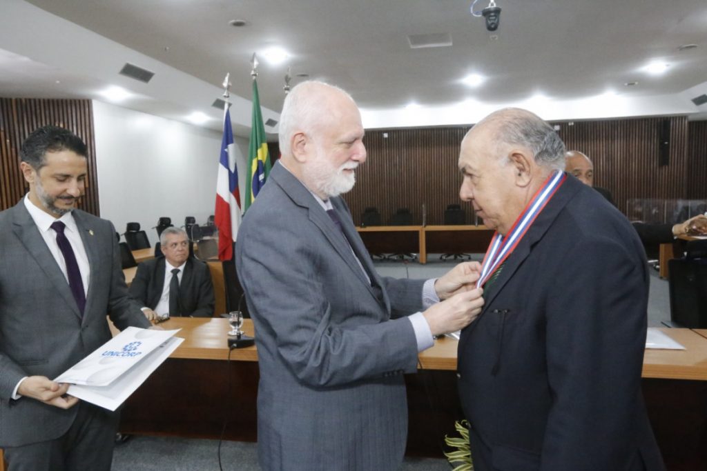 PJBA promove cerimônia de admissão de novos membros do IAB-BA e de outorga da medalha Desembargador Mário Augusto Albiani Alves  