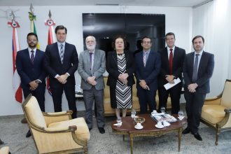 MELHORIA NA INTEGRAÇÃO ENTRE OS SISTEMAS DE INFORMAÇÃO DO PJBA E DO MPBA É DISCUTIDA EM REUNIÃO INSTITUCIONAL  