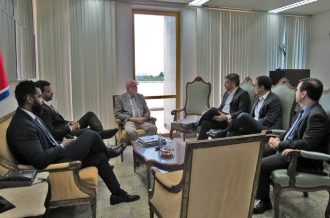 PRESIDENTE DO PJBA SE REÚNE COM REPRESENTANTES DA EMPRESA OI PARA COBRAR MELHORIAS NO SERVIÇO DE INTERNET NAS COMARCAS DO INTERIOR.REUNIÃO COM GERENTE DA OPERADORA OI SR. IVAN CÍCERO LARANJEIRA/GERENTE SR. DEMERVAL SOARES  