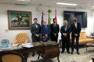PRESIDENTE DO PJBA RECEBE VISITA DO CHEFE DO SETOR DE PROCESSOS DE TRABALHO DA SEPLAN DO TRIBUNAL DE JUSTIÇA DO AMAZONAS  