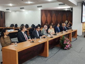 COLABORAÇÃO, TRANSPARÊNCIA E CONHECIMENTO MARCAM A CERIMÔNIA DE ASSINATURA DE TERMOS ENTRE O PJBA, O TCE E A PGE  