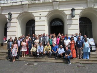 PRESIDENTE DO PJBA ENTREGA NOVOS COMPUTADORES PARA CENTRAL DE MANDADOS DURANTE CAFÉ DA MANHÃ COM OFICIAIS DE JUSTIÇA  