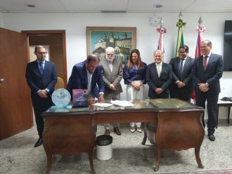 PRESIDENTE DO PJBA REÚNE-SE COM REPRESENTANTES MUNICIPAIS DE ILHÉUS PARA TRATAR DA CONSTRUÇÃO DE UM FÓRUM NA COMARCA  