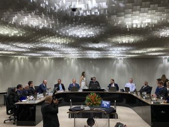 PJBA PARTICIPA DE SESSÃO PARA HOMENAGEAR EX-INTEGRANTES DO TRE-BA COM A MEDALHA DO MÉRITO ELEITORAL DA BAHIA COM PALMA  
