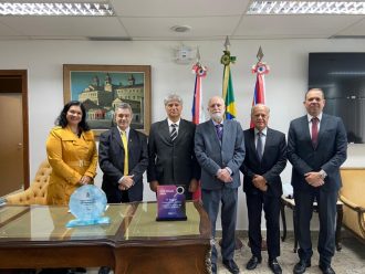 PRESIDENTE DO PJBA RECEBE VISITA DE DESEMBARGADOR ELEITO À PRESIDÊNCIA DO TRT 20ª REGIÃO  