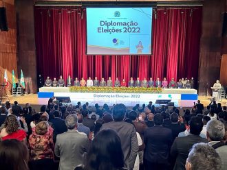TJBA PARTICIPA DE SESSÃO SOLENE DE DIPLOMAÇÃO DOS ELEITOS NO PLEITO DE 2022  