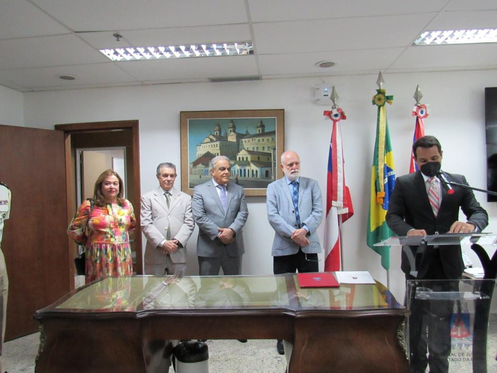 Presidente do TJBA nomeia e designa Desembargadores à função de Ouvidores  