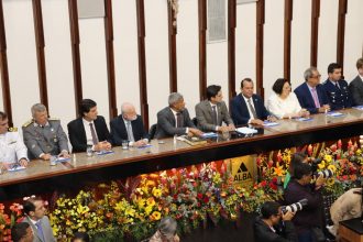 PRESIDENTE DO TJBA PARTICIPA DA REABERTURA DOS TRABALHOS DA ASSEMBLEIA LEGISLATIVA  
