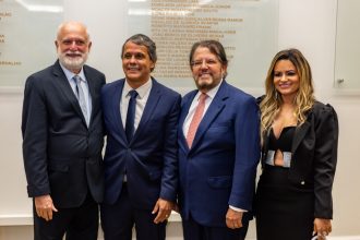 PRESIDENTE DO TJBA PARTICIPA DA POSSE DA NOVA DIRETORIA DA ASSOCIAÇÃO DOS MAGISTRADOS DA BAHIA  