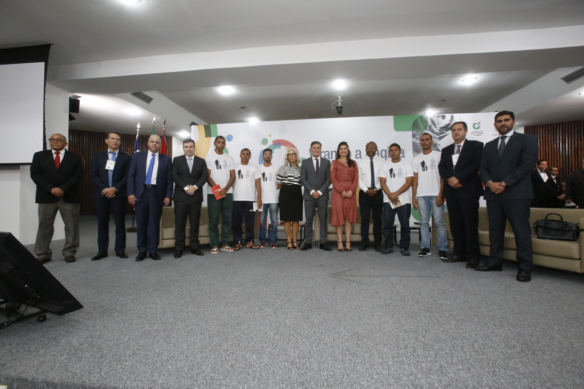Projeto “Virando a Página” promove roda literária com apenados; palestras pautam experiências de remição por leitura na Bahia  