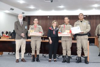 PRIMEIRA PARADA MILITAR DO GABINETE DE SEGURANÇA INSTITUCIONAL DE 2023 CONTA COM A PARTICIPAÇÃO DO PRESIDENTE DO TJBA  