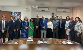 PRESIDENTE DO TJBA SE REÚNE COM JUÍZES DA VARA DO CONSUMO DE SALVADOR  